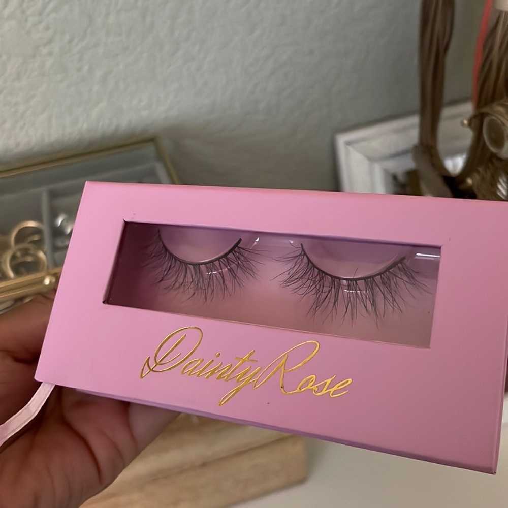 Lashes - Picture 4 of 4